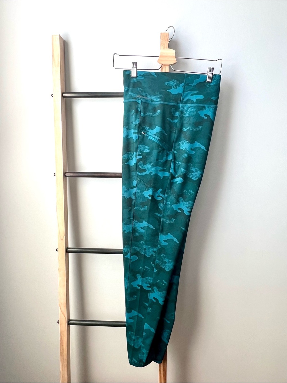 Eddie Bauer Teal Camouflage Active Leggings
